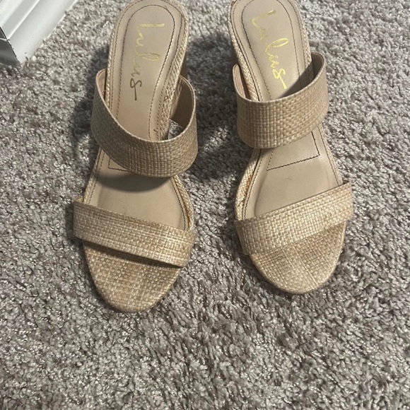 Cute, raffia block heel sandals from Lulus. Size 6 - Picture 2 of 6